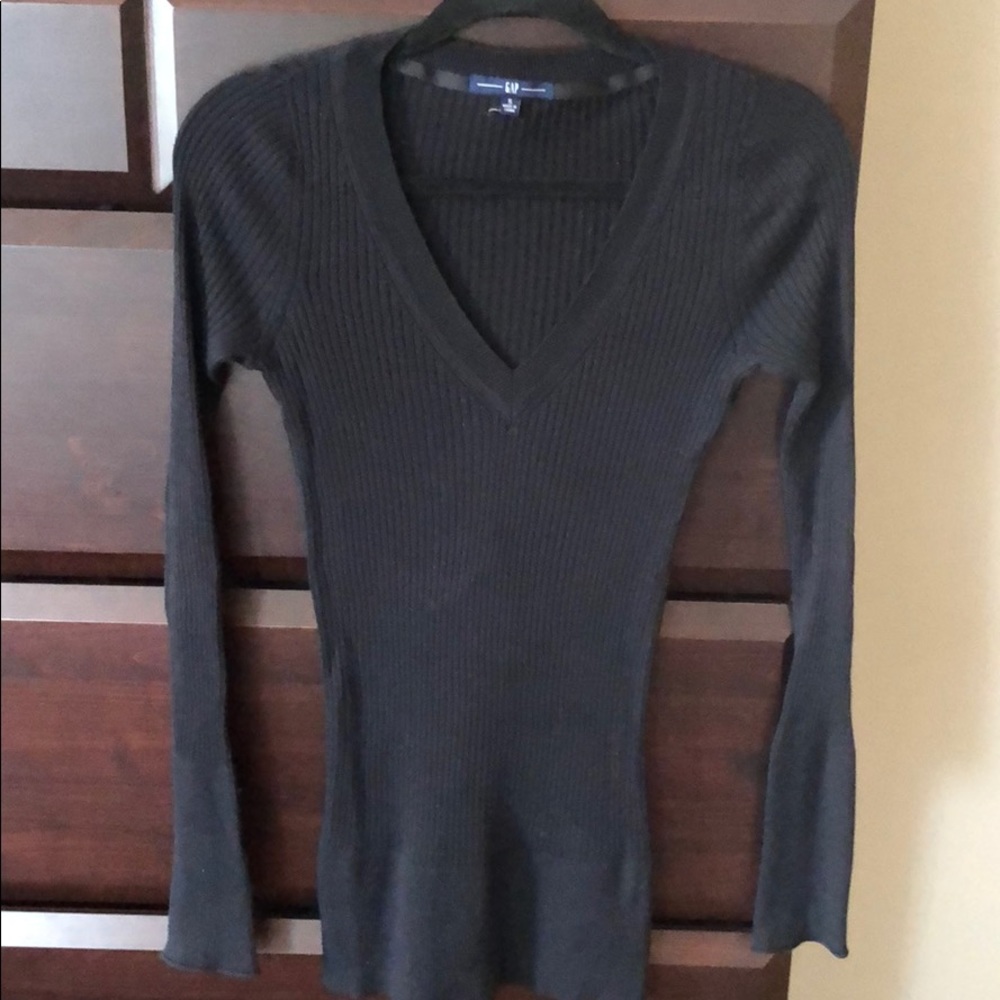 Gap black fitted sweater